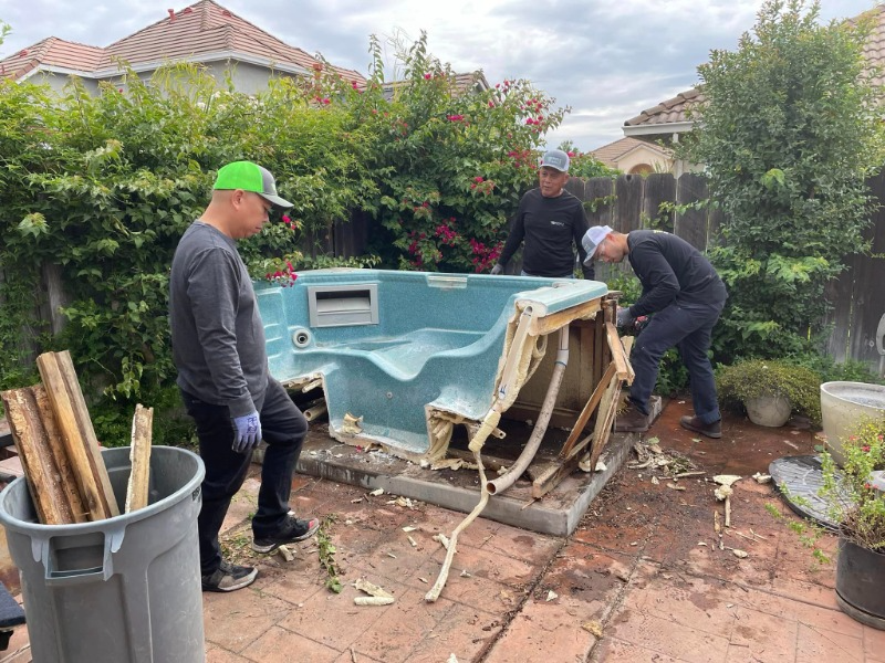 Send-It-Hauling-Crew-Lifting-Broken-Hot-Tub